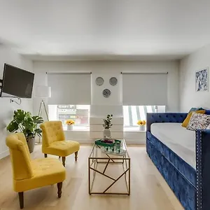 Appartement Modern French Studio Charm In The City, Paris